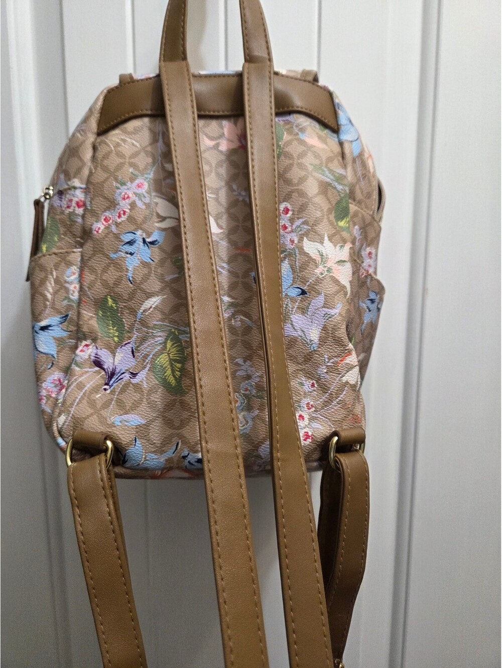 Backpack - Picture 2 of 9